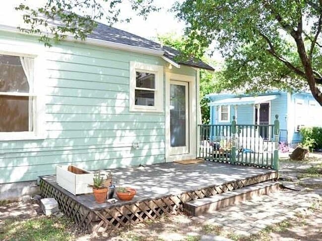 Building Photo - Charming Hyde Park Bungalow