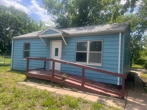 Building Photo - 1723 E McFarland St