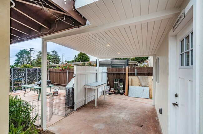 Foto del edificio - Beautiful Triplex in Clairemont