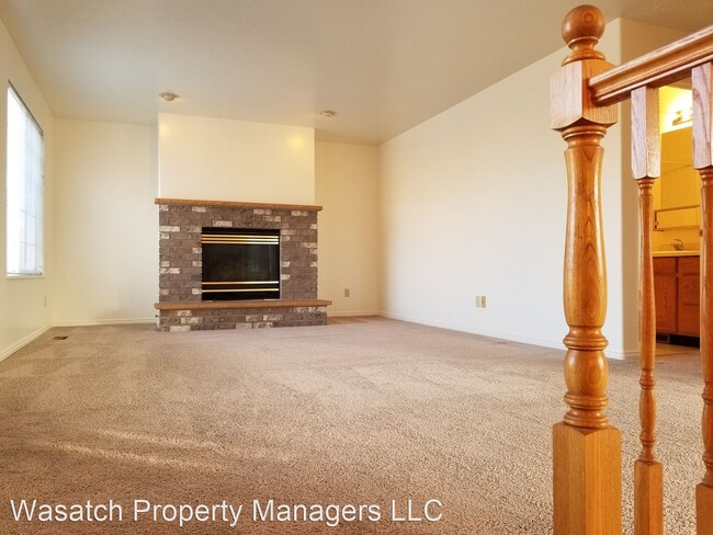 Building Photo - 2 br, 2 bath House - 1080 Elgin Avenue