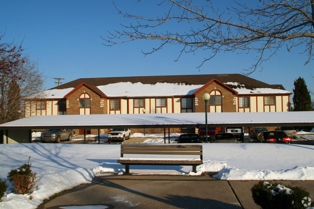 Foto del edificio - Dearborn Village Square