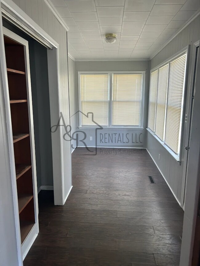 Foto del edificio - 928 E 7th St