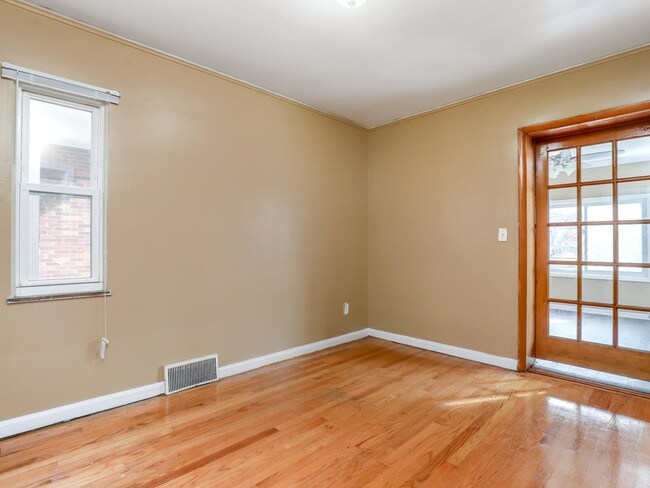 Foto del edificio - 13084 Corbett Ave