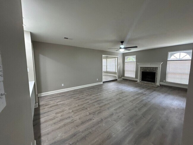 Building Photo - Wyndyke Country Club Subdivision! Newly Re...