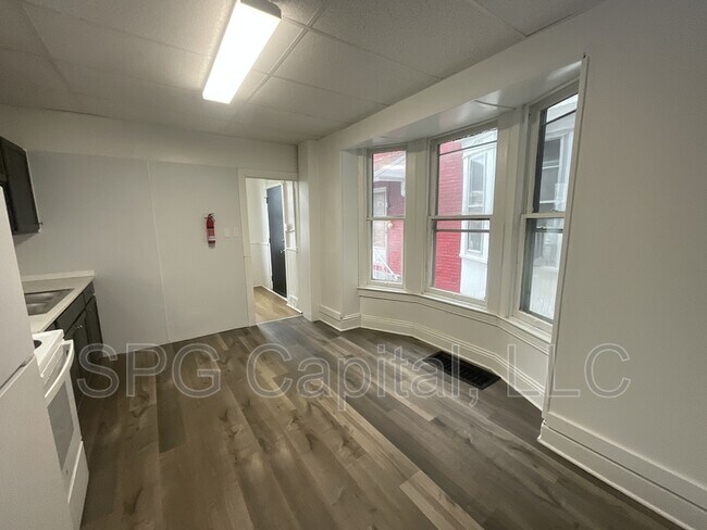 Foto del edificio - 829 W Poplar St