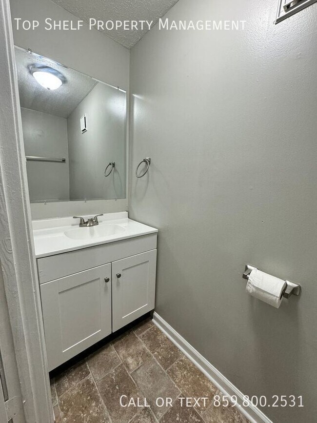 Building Photo - Fully Renovated 3 Bedroom Home! Section 8 OK!