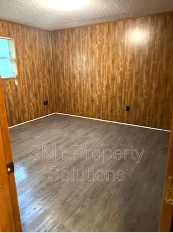 Building Photo - 1716 Green Oaks Dr SE