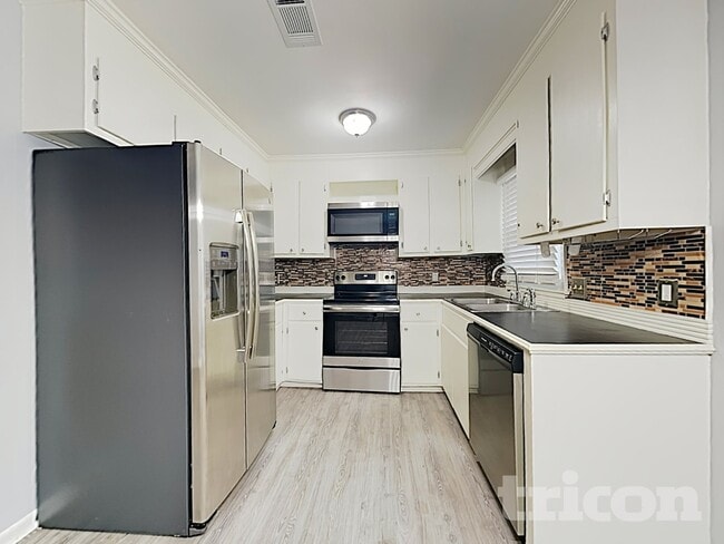 Building Photo - 202 River Song Rd