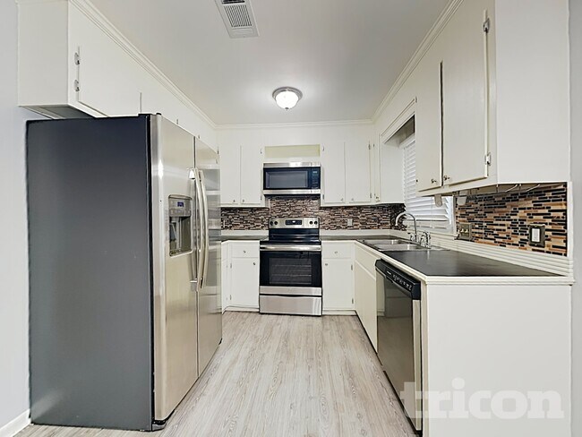 Foto del edificio - 202 River Song Rd