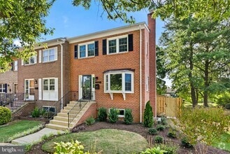 Building Photo - 3331 Spring Ln