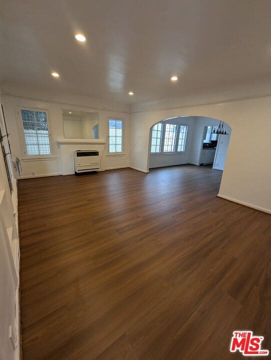 Foto del edificio - 640 N Poinsettia Pl