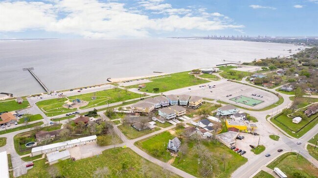 Foto del edificio - 709 N Bayshore Dr