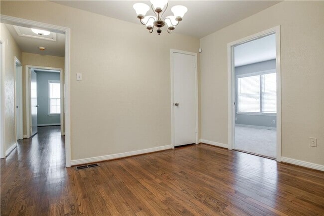Building Photo - Midway Hollow 3 bed/2 bath Cottage Style Home