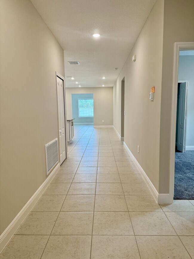 Foto del edificio - Spacious 4-Bedroom Home in Bradenton, FL
