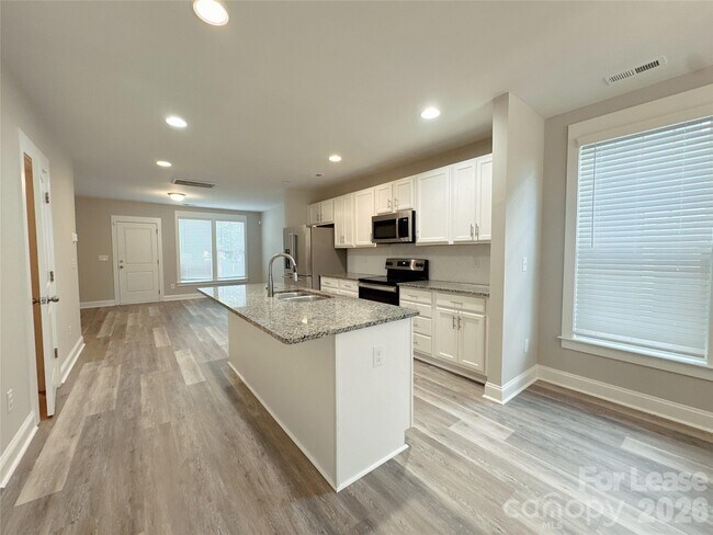Foto del edificio - 807 McArthur Ave