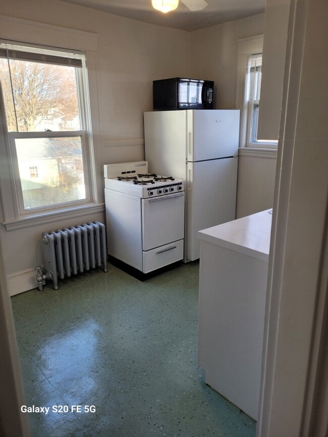 Building Photo - 13 Victory Ave