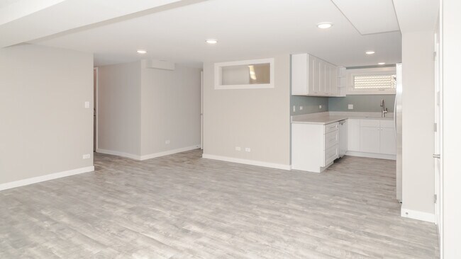 Building Photo - 2247 W Estes Ave