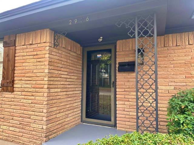 Foto del edificio - 2906 Sharpview Ln