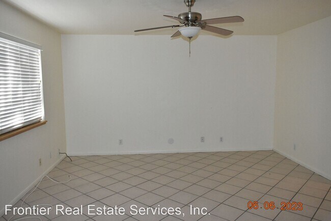 Foto del edificio - 3 br, 2.5 bath House - 179 E Upjohn Ave