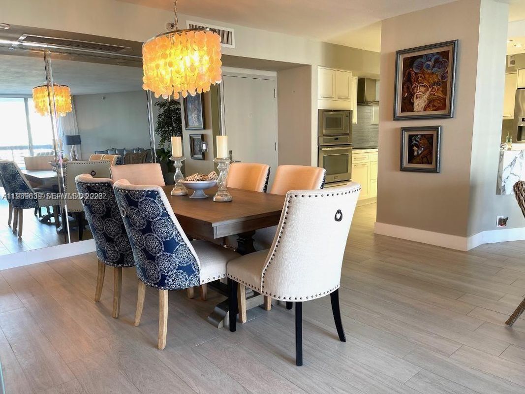 Foto del edificio - 3500 Mystic Pointe Dr