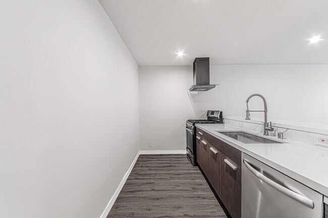 Building Photo - 5005 August St