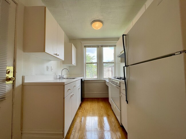 Foto del edificio - 6716-22 Clayton Ave
