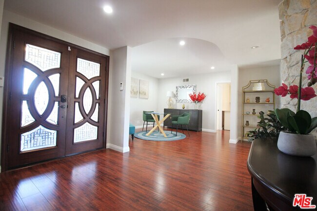 Foto del edificio - 6605 S Sherbourne Dr