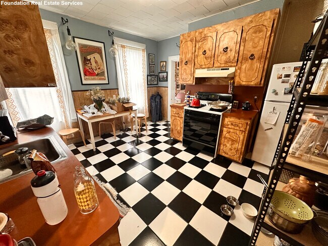 Building Photo - 202 Market St