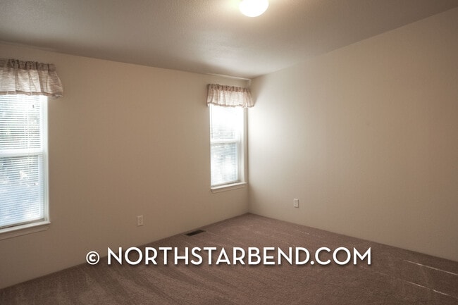 Building Photo - Nicely Updated 3 Bed 2 Bath Home in Deschu...