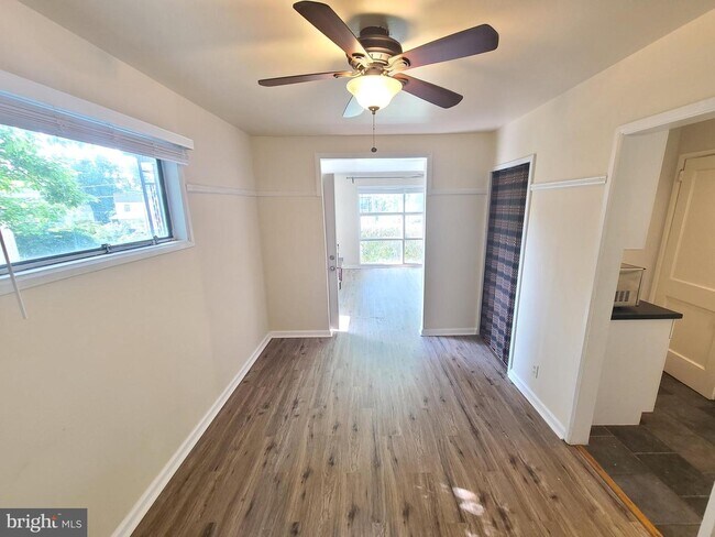 Building Photo - 3422 Floral St