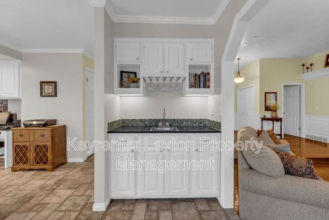 Building Photo - 2335 Summerwood Dr