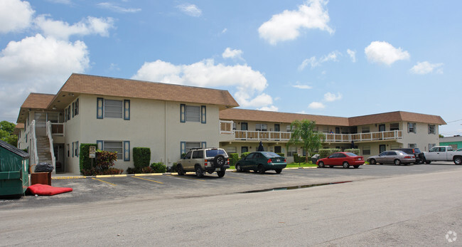 Front View - Oakwood Apartments