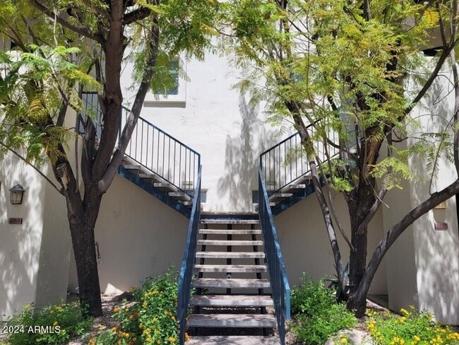 Building Photo - Quiet 2 bedroom condo in Fountain Hills!