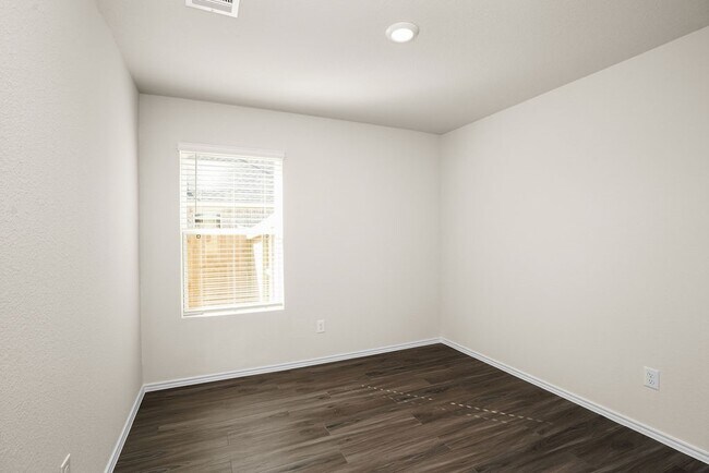 Foto del edificio - 3109 Wood Lily Dr
