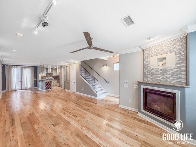 Foto del edificio - Spacious 3B/3BA Home with Loft-Style Office and Rooftop Deck in Pacific Beach