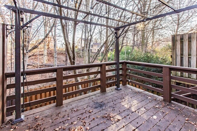 Building Photo - 3 bedroom, 2.5 bath in Mendenhall Village