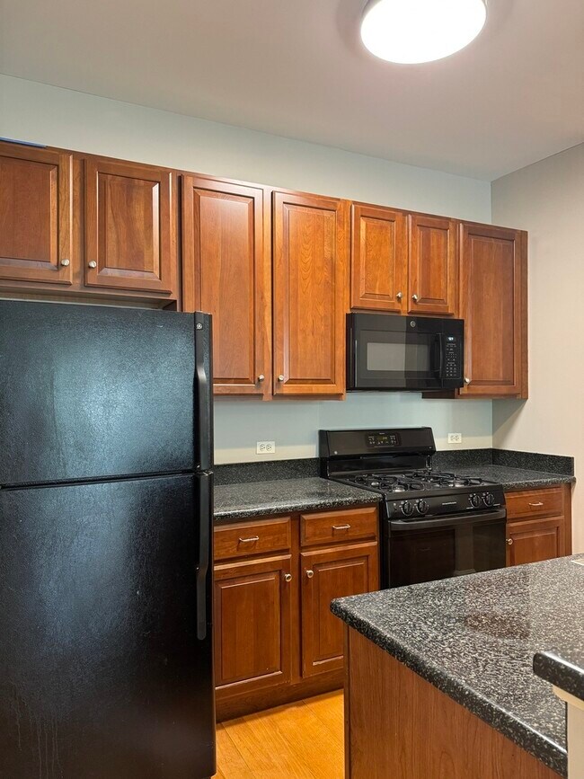 Foto del edificio - 647 N Green St