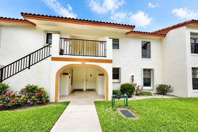 Building Photo - 301 Olivewood Pl