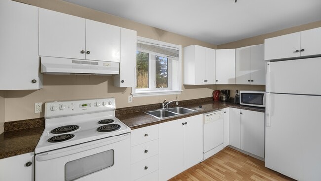 Building Photo - 71 Viscount St