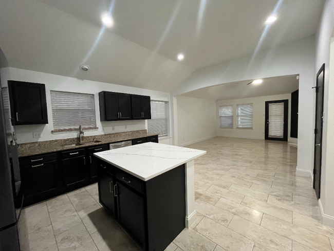 Foto del edificio - 6304 Spring Ranch Dr
