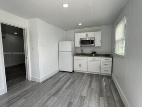 Building Photo - 841 N 69th Ave