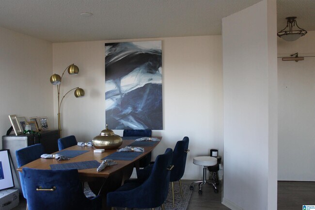Foto del edificio - 1300 Beacon Pkwy E