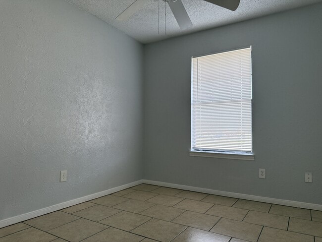 Foto del edificio - 2102 Spicewood Dr