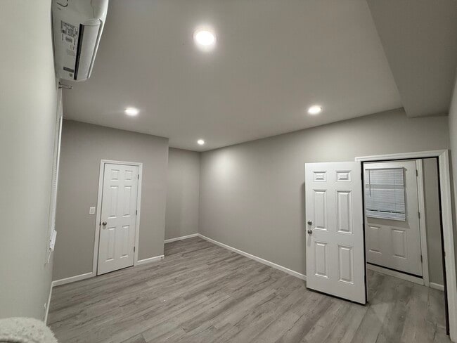 Building Photo - 109 Rhoda Ave