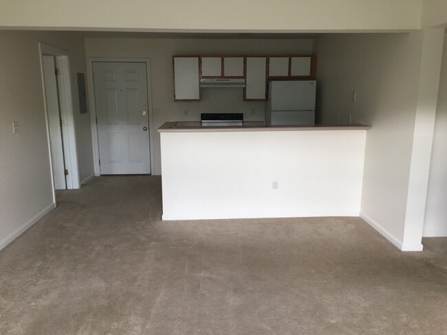 Building Photo - 319 Hildred Dr