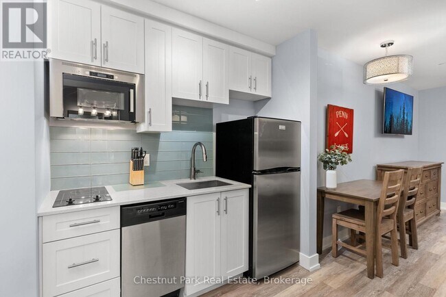 Building Photo - 25 Pen Lake Point Rd