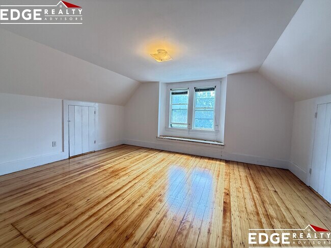 Foto del edificio - 57 Rindge Ave