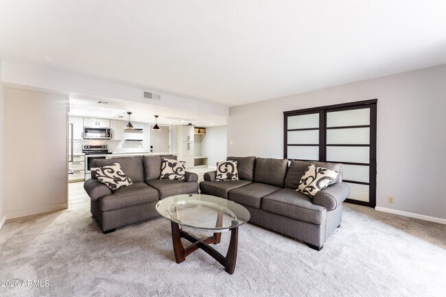 Foto del edificio - 7930 E Camelback Rd