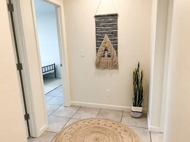 Building Photo - 8503 E Leigh Dr