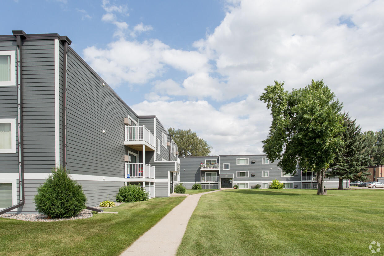 3315 &amp; 3325_exterior - Valley Terrace Apartments - 3315 & 3325